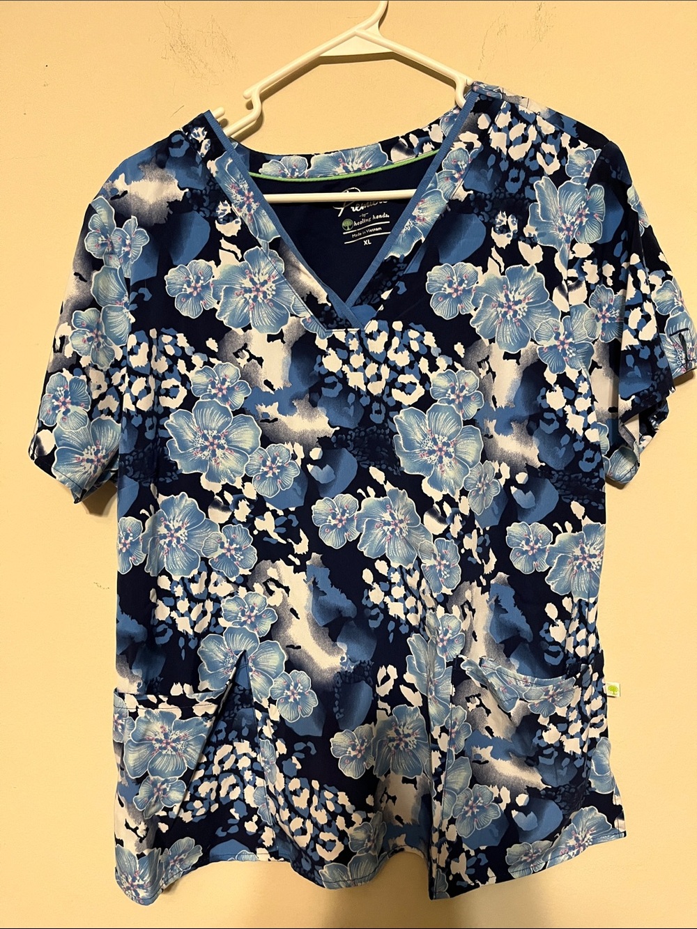 Premiere healing hands scrub top, xl